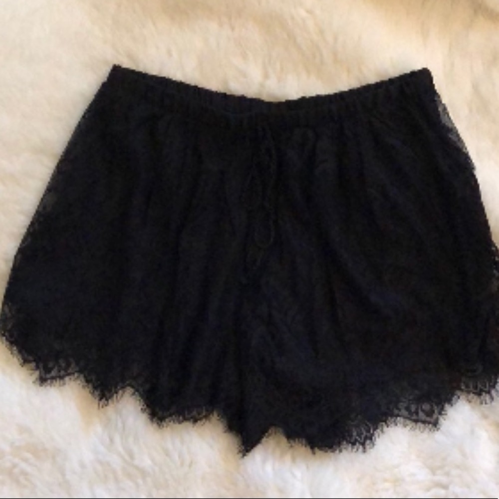 NWT Xhiliration lace shorts